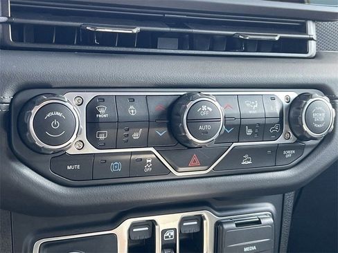 New 2025 Jeep Wrangler Unlimited Rubicon 4xe w/ Technology Group AWD/4WD image 18