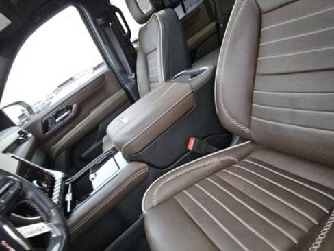 Used 2025 GMC Yukon Denali Ultimate w/ LPO, Floor Liner Package image 6