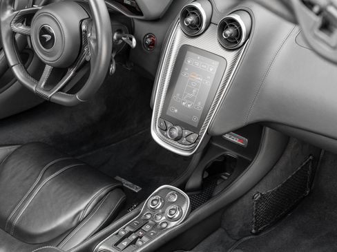 Used 2020 McLaren 570S Spider RWD image 28