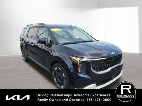 Used 2025 Kia Carnival EX FWD image 3