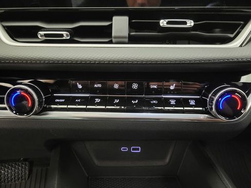 New 2026 Chevrolet Equinox LT w/ Convenience Package II FWD image 9