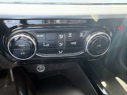 Used 2024 Chevrolet Trax LT FWD image 20