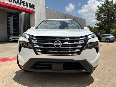 Used 2025 Nissan Rogue SV FWD image 3