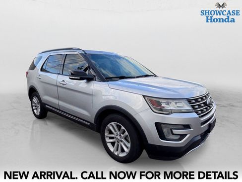 Used 2016 Ford Explorer XLT w/ Equipment Group 202A FWD image 6