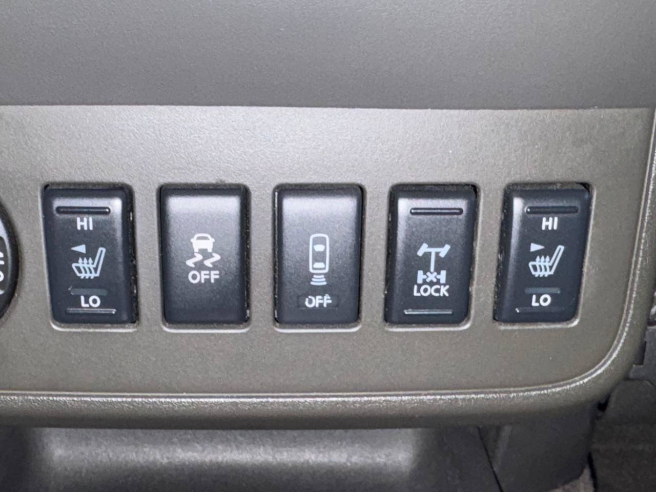 Used 2017 Nissan Frontier PRO-4X AWD/4WD image 30