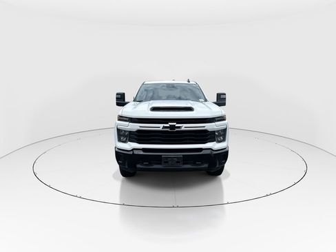 Used 2024 Chevrolet Silverado 2500 Custom w/ Custom Convenience Package RWD image 3