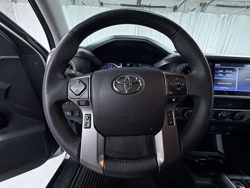 Certified 2022 Toyota Tacoma SR5 AWD/4WD image 26