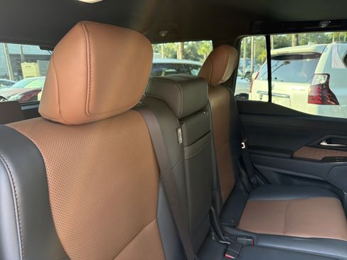 Used 2025 Lexus GX 550 AWD/4WD image 38