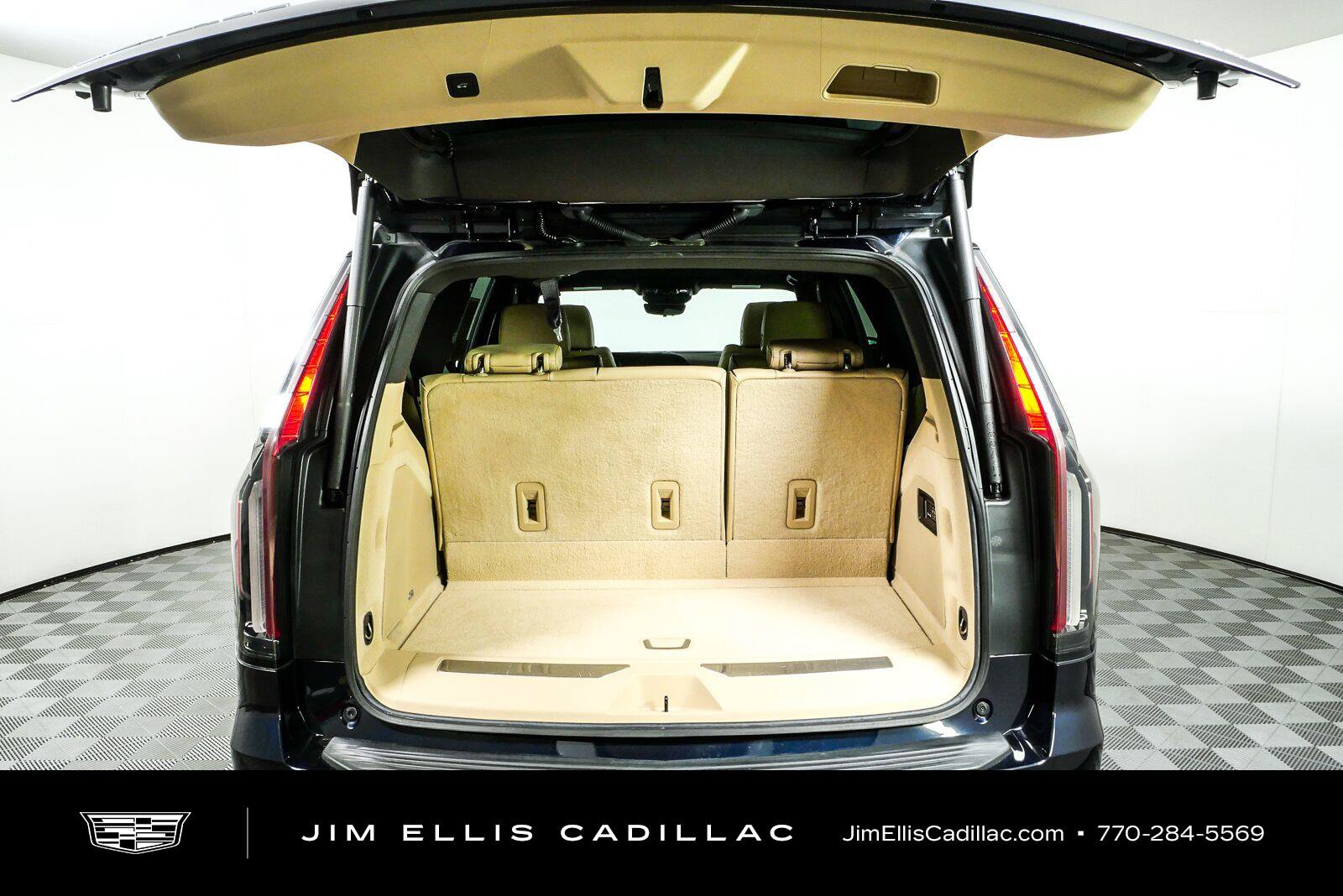 Used 2023 Cadillac Escalade Premium Luxury w/ Performance Package RWD image 32