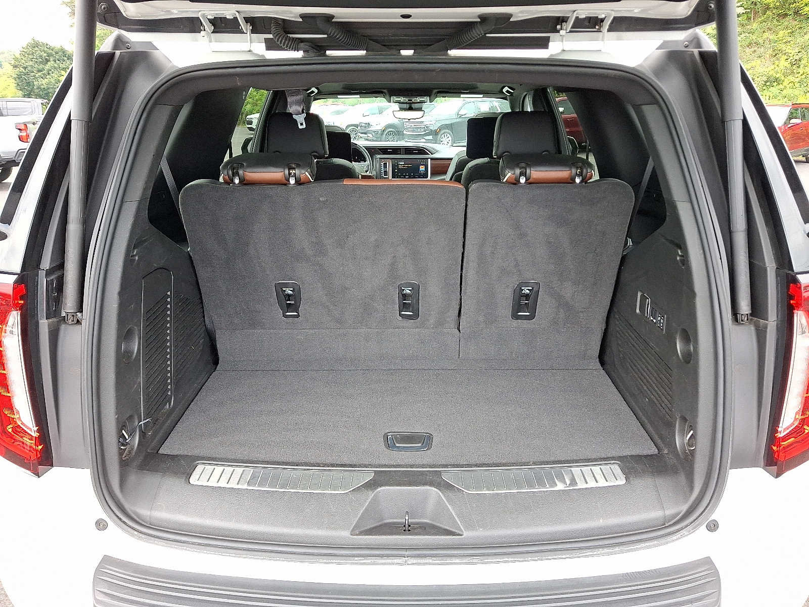 Used 2024 GMC Yukon Denali Ultimate AWD/4WD image 30