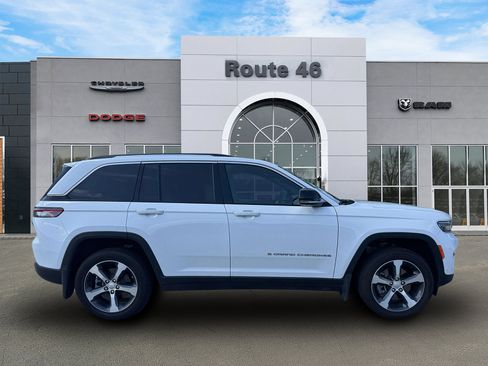 Used 2024 Jeep Grand Cherokee Limited 4xe w/ Luxury Tech Group II AWD/4WD image 6