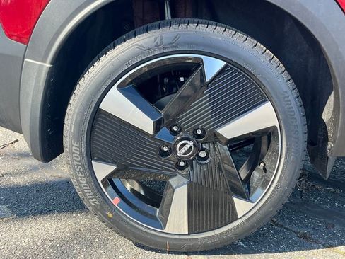 New 2025 Nissan Kicks SR image 11