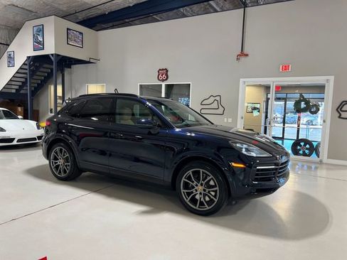 Used 2023 Porsche Cayenne Platinum Edition image 53