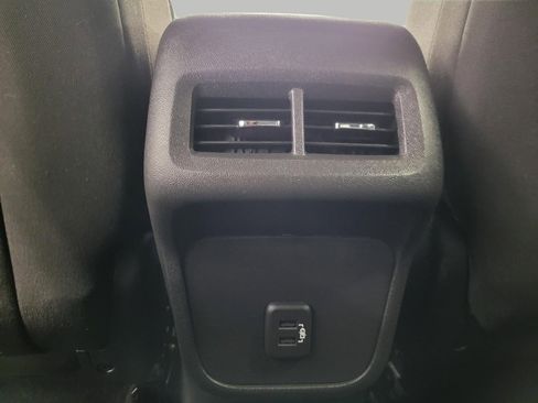 Used 2021 Chevrolet Equinox LT image 23