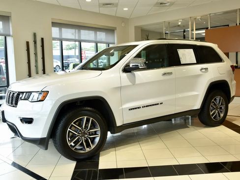Used 2022 Jeep Grand Cherokee Limited AWD/4WD image 3