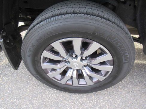 Used 2021 Toyota Tacoma Limited image 9