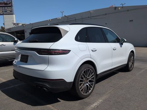 Used 2022 Porsche Cayenne Platinum Edition AWD/4WD image 3