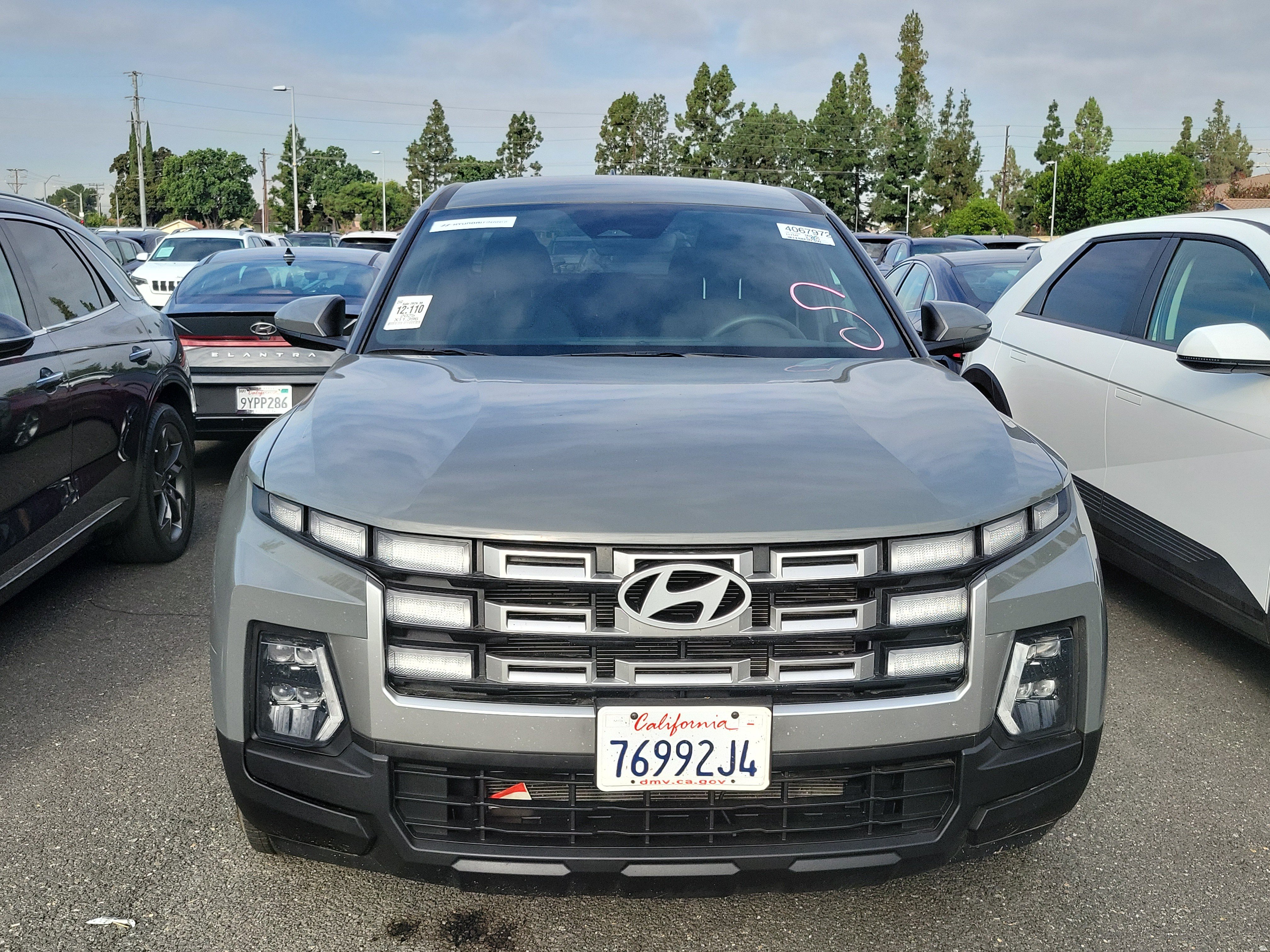 Certified 2025 Hyundai Santa Cruz SE FWD image 2