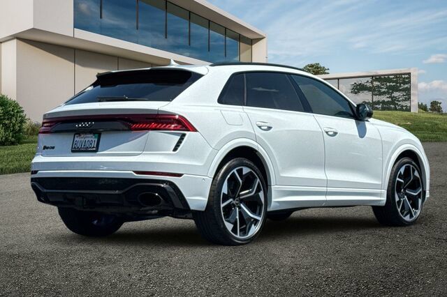 Used 2021 Audi RS Q8 w/ Carbon Optic Package AWD/4WD image 4