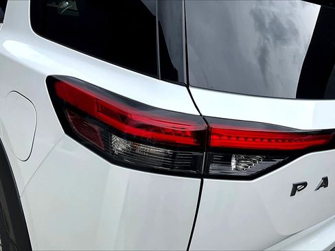 New 2026 Nissan Pathfinder Platinum FWD image 12