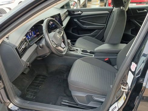 Used 2025 Volkswagen Jetta S image 4