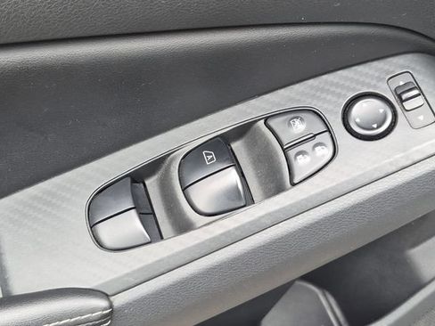 Used 2024 Nissan Altima 2.5 SV FWD image 13