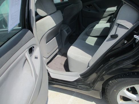 Used 2010 Toyota Camry LE FWD image 22