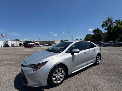 Used 2024 Toyota Corolla LE FWD image 5