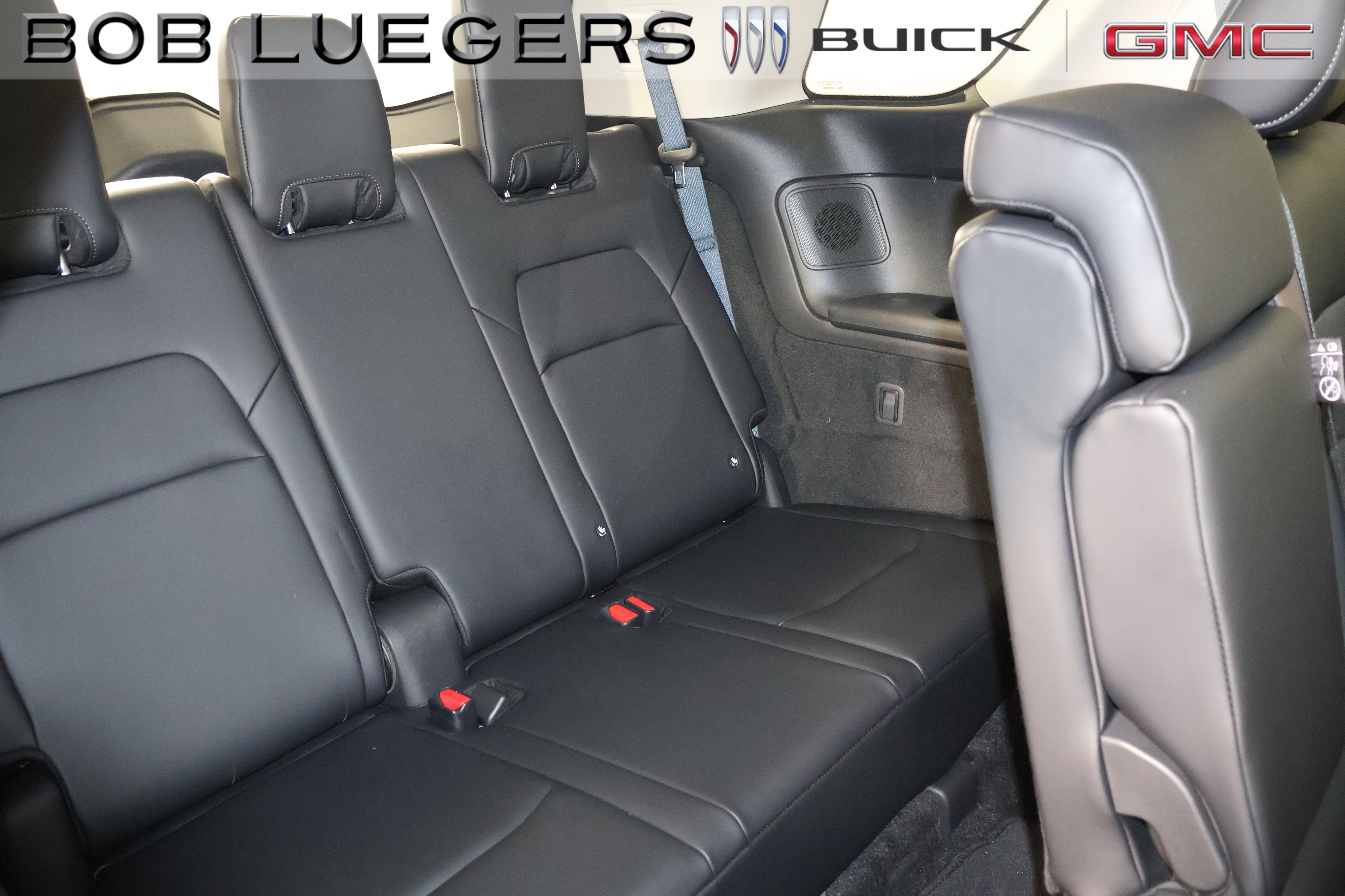 Used 2025 Nissan Pathfinder Platinum FWD image 18