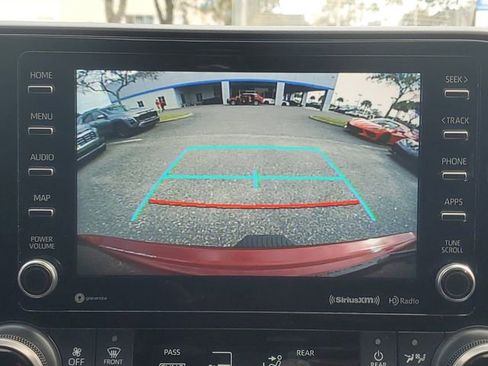 Used 2021 Toyota Highlander XLE image 31