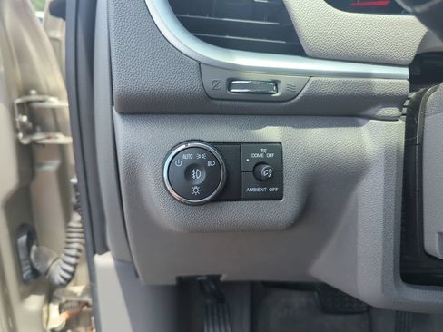 Used 2015 Chevrolet Traverse LT w/ Style and Technology Package FWD image 20