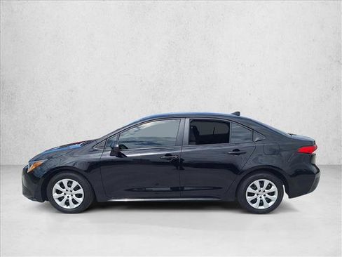 Used 2025 Toyota Corolla LE FWD image 5