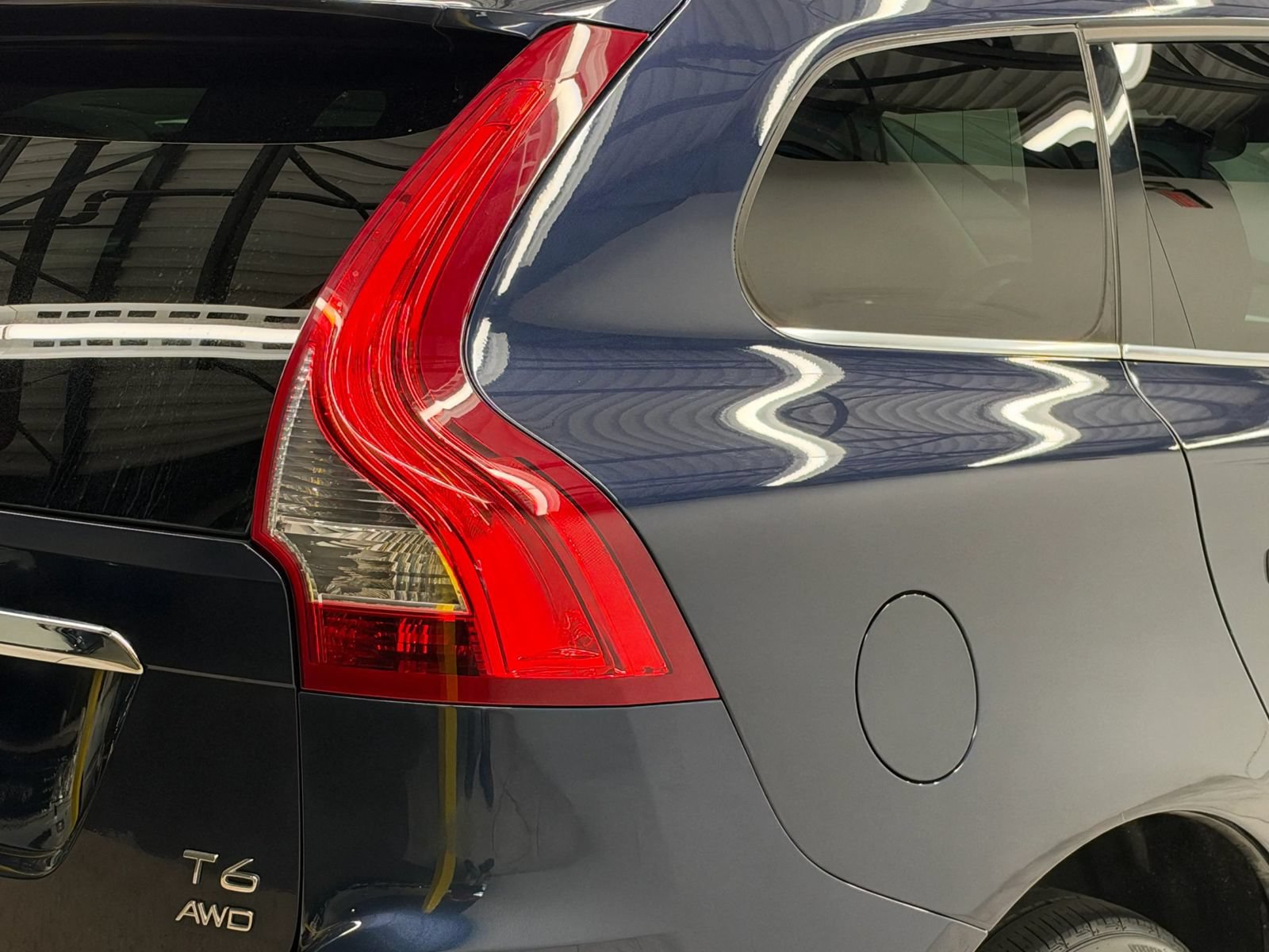 Used 2015 Volvo XC60 T6 AWD/4WD image 10
