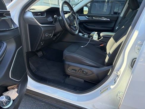 Used 2022 Jeep Grand Cherokee L Laredo w/ Luxury Tech Group I AWD/4WD image 3