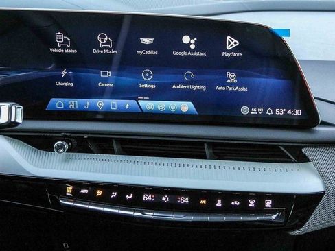 Used 2026 Cadillac Optiq Luxury 2 image 10