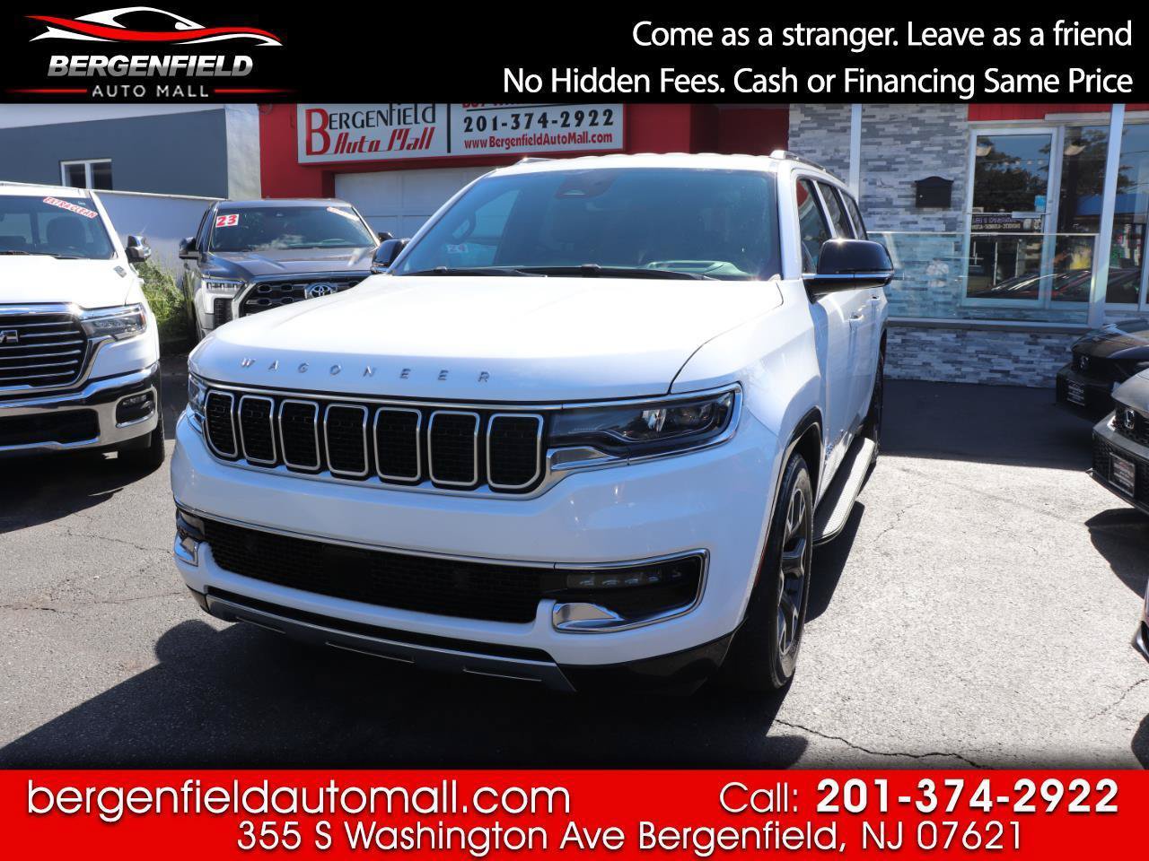 Used 2024 Jeep Wagoneer L Series III w/ Flexible Seating Group AWD/4WD image 1