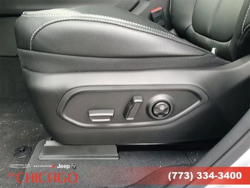 Certified 2025 Jeep Grand Cherokee Limited w/ Black Appearance Package image 16