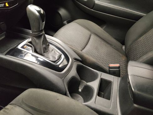 Used 2020 Nissan Rogue S FWD image 26