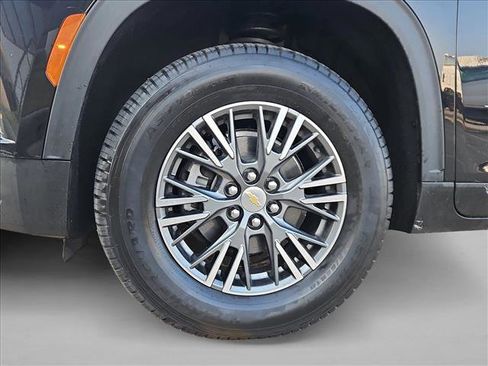Used 2024 Chevrolet Traverse LT image 25