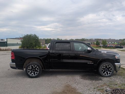 Used 2025 RAM 1500 Laramie AWD/4WD image 5