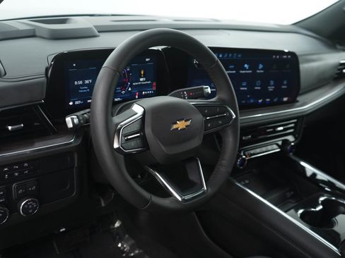 Used 2025 Chevrolet Suburban LT w/ Comfort Package image 24