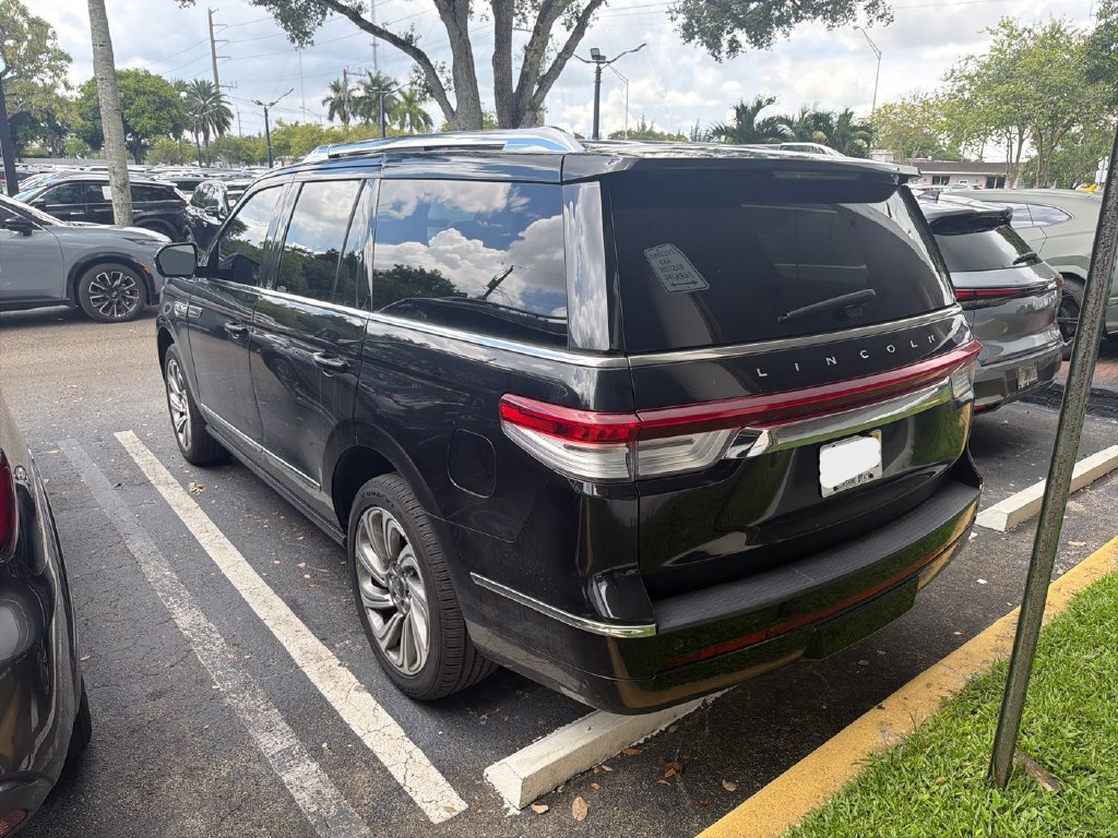 Used 2022 Lincoln Navigator 2WD image 4
