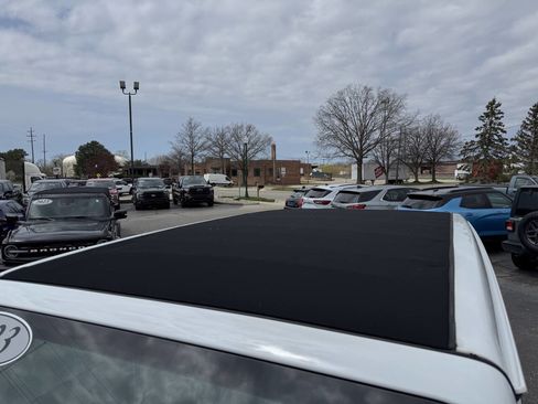 Used 2023 Jeep Wrangler Unlimited Sahara image 7