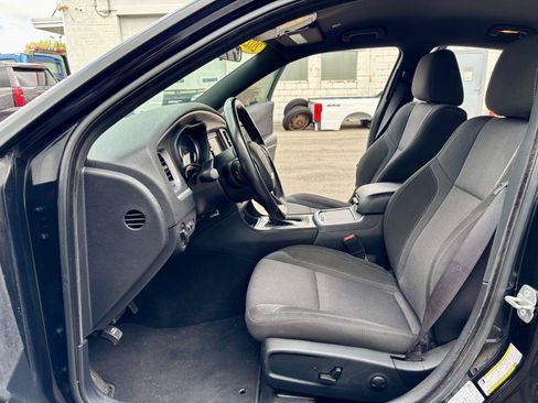 Used 2022 Dodge Charger SXT RWD image 2