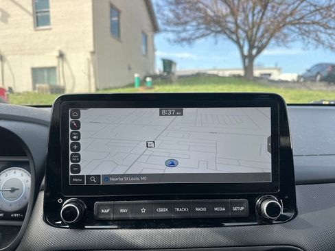 Used 2023 Hyundai Kona Limited AWD/4WD image 14