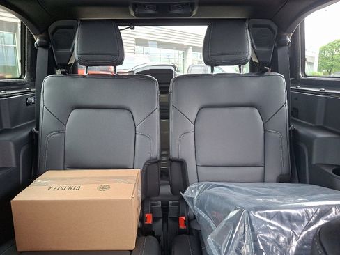 New 2025 Ford Bronco Badlands image 13