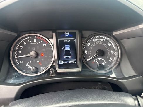 Used 2023 Toyota Tacoma TRD Off-Road AWD/4WD image 18