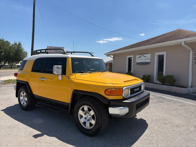 Used 2007 Toyota FJ Cruiser 2WD w/ Upgrade Pkg 2 image 6