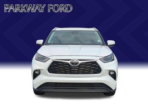 Used 2023 Toyota Highlander XLE AWD/4WD image 8