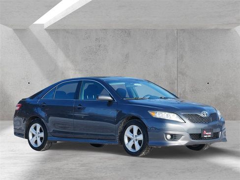 Used 2011 Toyota Camry SE image 1